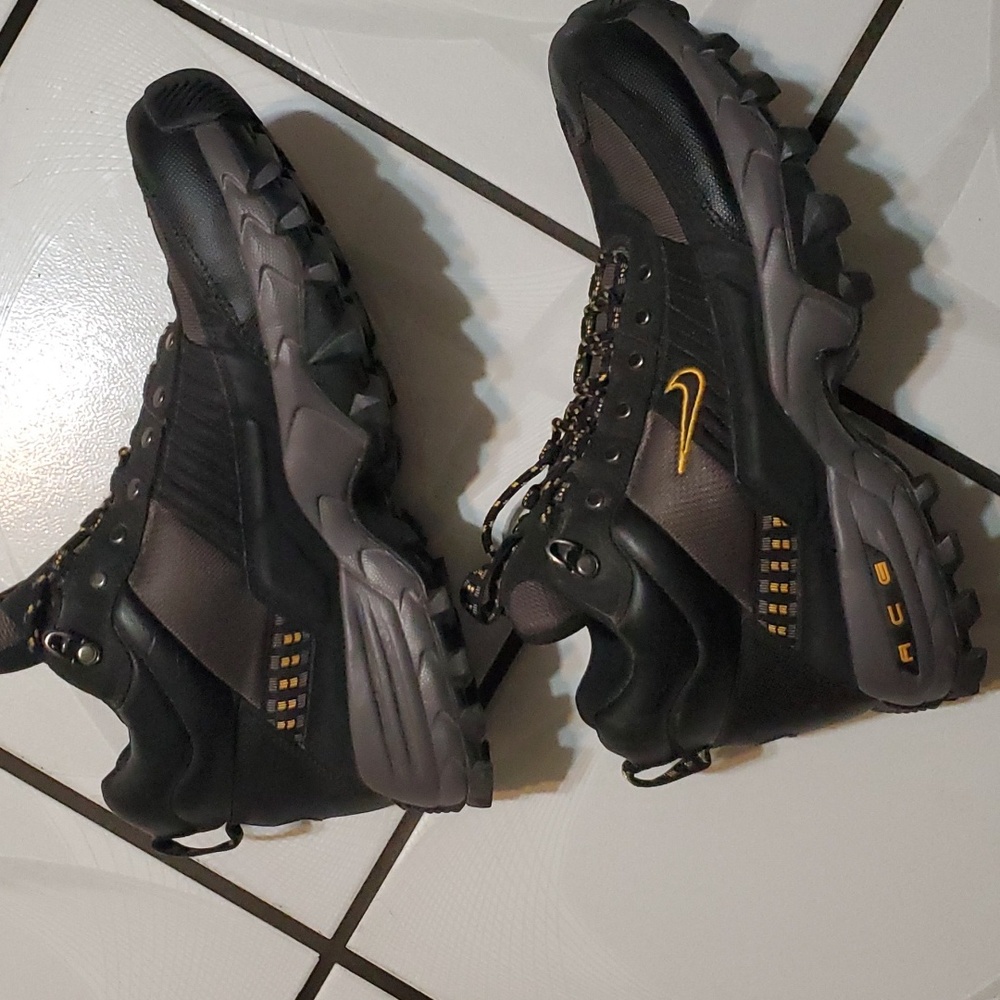 Vintage Nike ACG trail boots